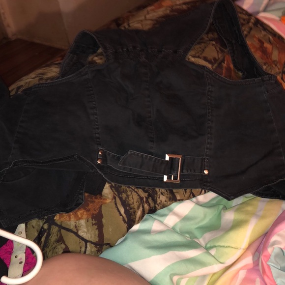 Vest - Picture 2 of 2